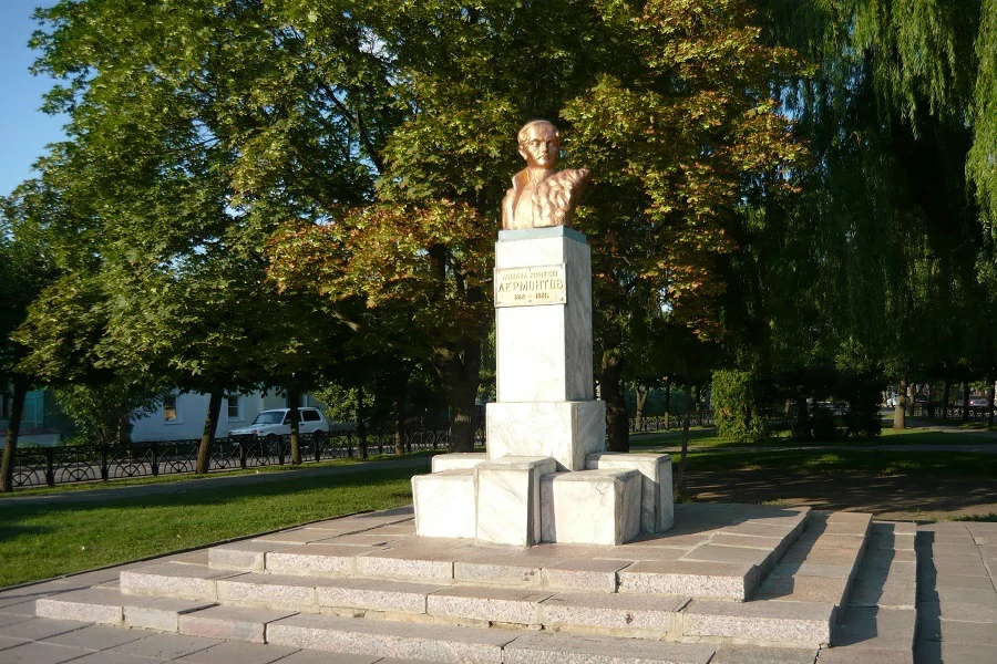 Памятник Михаилу Лермонтову