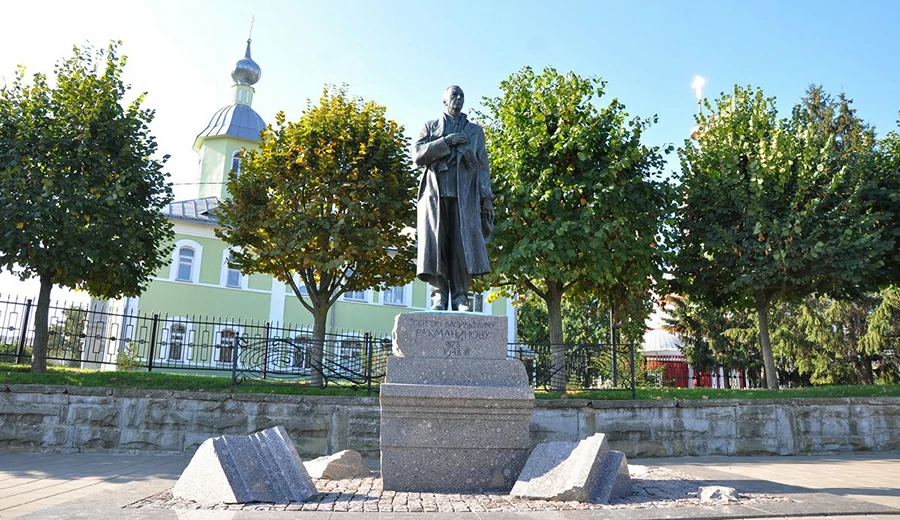 Памятник Сергею Рахманинову